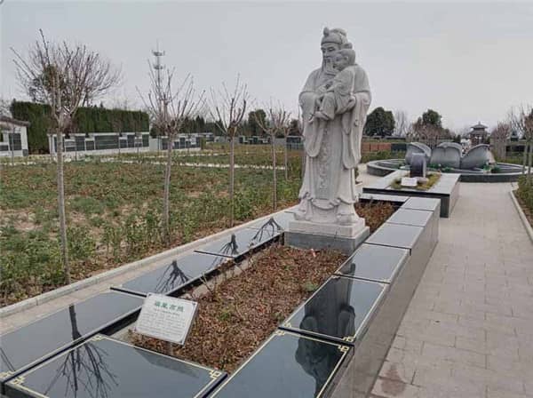 閻良漢皇樹葬骨灰公墓的地形特點對墓園規劃和逝者安息有何影響?
