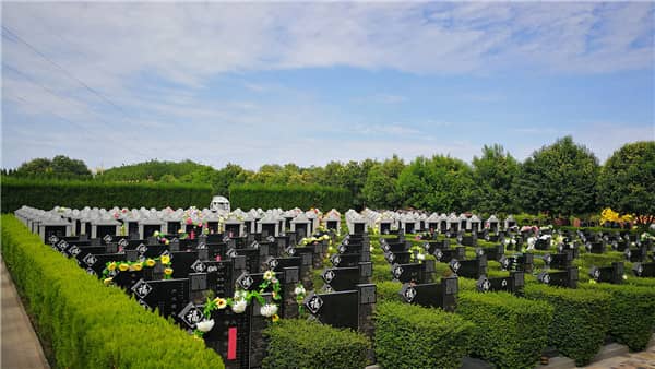 閻良漢皇樹葬墓園的建筑風格有何特色？