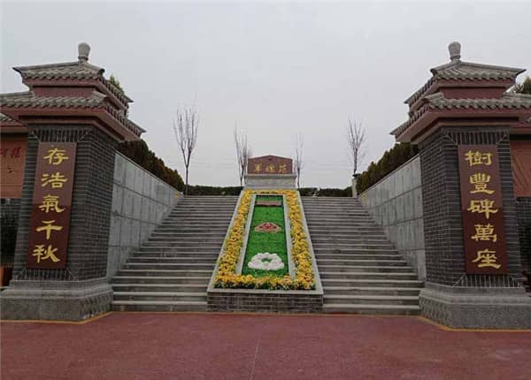 閻良漢皇樹葬骨灰公墓提供的常年免費專車參觀園區服務有哪些優勢,對潛在客戶有何幫助?