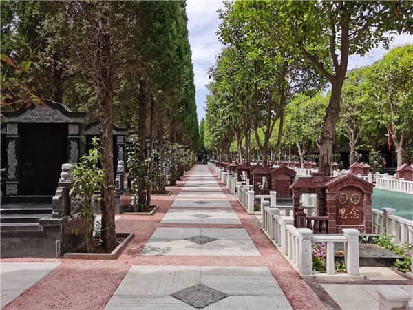 西安漢皇樹葬墓園的花壇葬服務為何能成為西安市墓地服務中的一顆璀璨明珠?