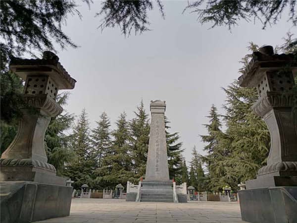 西安閻良漢皇樹葬墓園占地面積多大，設計了多少墓穴？