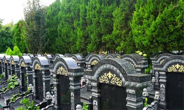 請問西安漢皇樹葬墓園的花壇葬服務價格如何