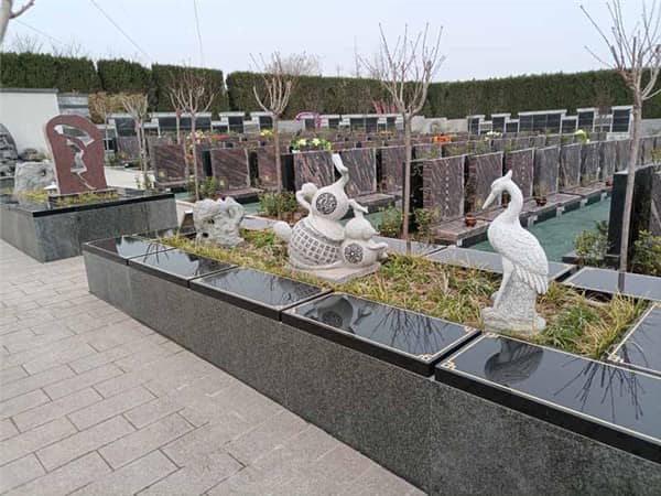 閻良漢皇樹葬墓園的地理位置對其業務和發展有何影響？