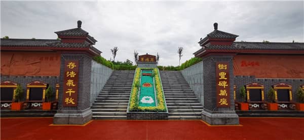 西安漢皇樹葬墓園的花壇葬服務有何獨特之處?