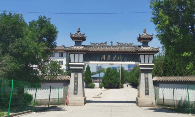 西安市西郊鎬京骨灰墓園的專車預約和免費接送選購服務是如何運作的？