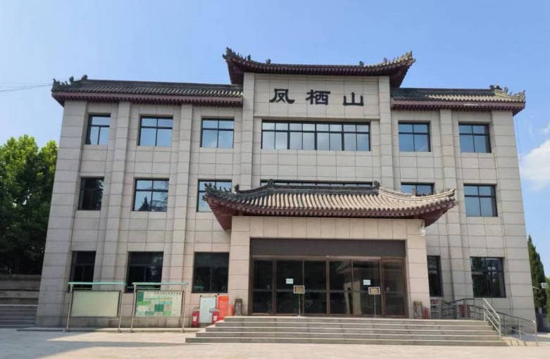 鳳棲山墓園南區(qū)：更新聯(lián)系方式，守護(hù)記憶與傳承