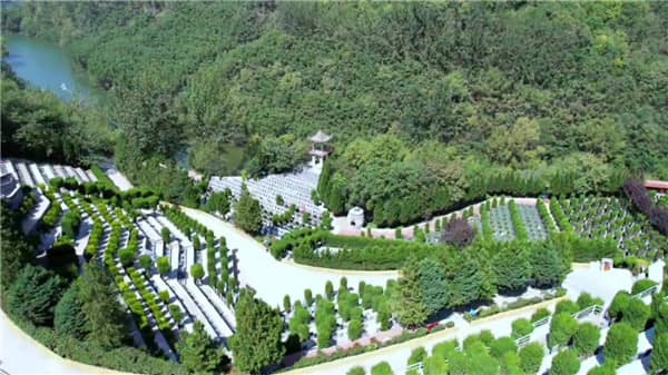 西安壽陽山墓園的墓碑設計有哪些特點?