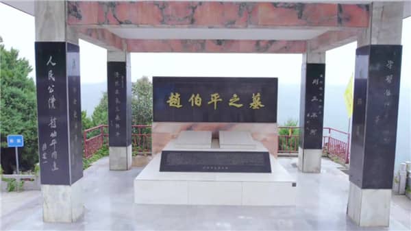 從西安市內前往壽陽山公墓,除了公交線路外還有哪些便捷的交通方式?