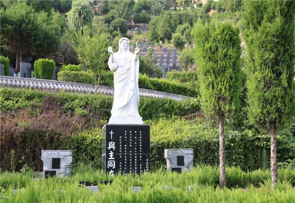 如果家屬在西安壽陽山墓園內違反了保護環境的規定，可能會面臨哪些后果？