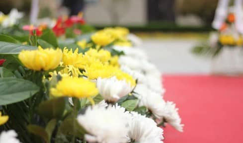 在西安壽陽山墓園 有這樣一群年輕人