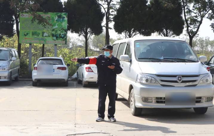 西安市民在選擇公墓時,應如何權衡壽陽山墓園和高橋墓園的優缺點?
