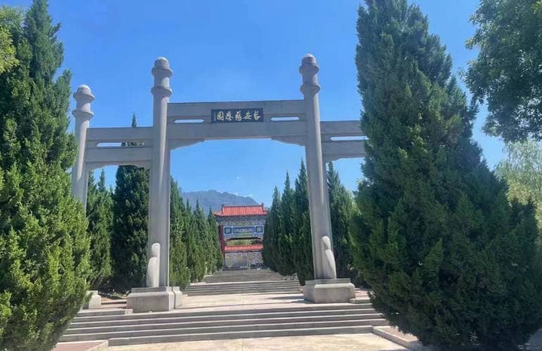 長安慈恩園位于哪個地理位置,它的周邊環境有何特色?