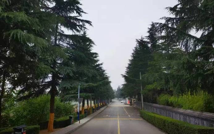 長安區棗園山生態人文紀念園是在哪一年建立的，并且它是由哪個機構批準的？