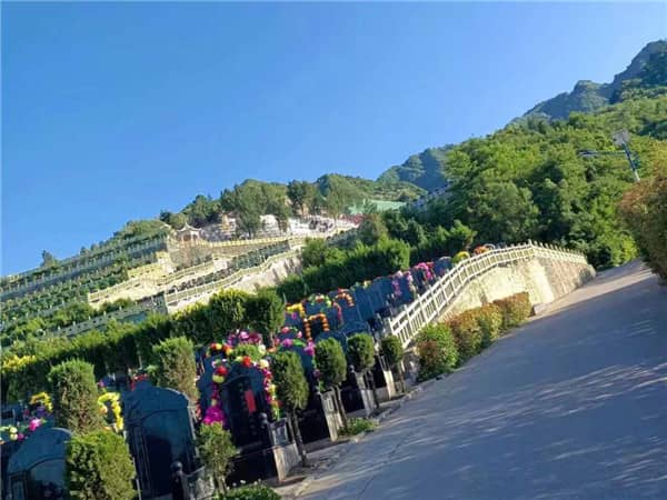 九龍山公墓:關中地區真山真水實景墓園的典范