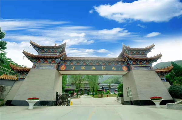 西安九龍山公墓的專業服務和設計團隊能為客戶帶來哪些獨特的體驗或價值?