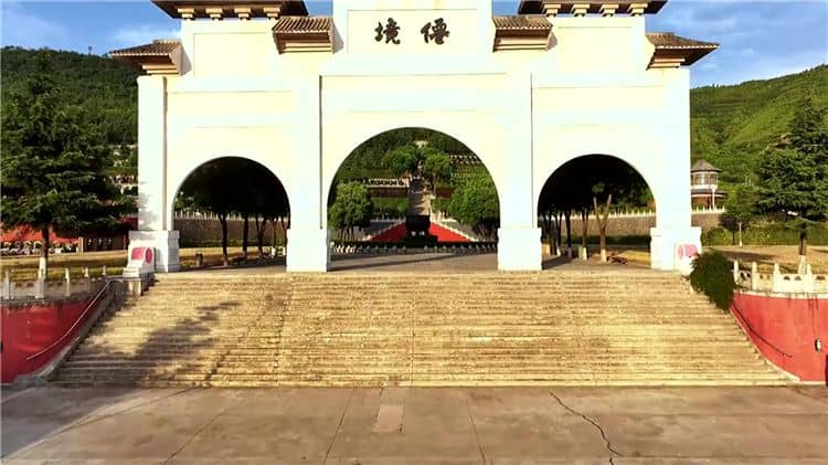 西安霸陵和鳳棲山墓園北區對比哪個好