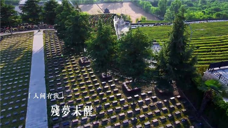 在西安霸陵墓園新區(qū)的功勛園,游客可以體驗(yàn)到哪些獨(dú)特的紀(jì)念活動或儀式?