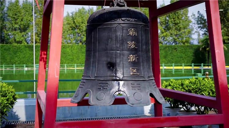 西安霸陵墓園新區是否提供個性化的墓碑雕刻服務？