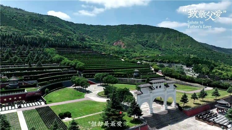 西安霸陵墓園新區(qū)的園丁園是如何體現(xiàn)對(duì)教師的尊重與致敬的？