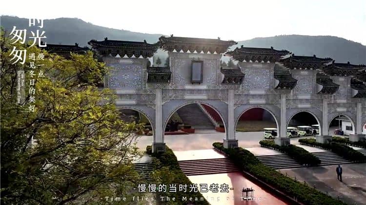 在西安霸陵墓園購買墓地時,家屬應該如何考慮預算和墓地類型的選擇?