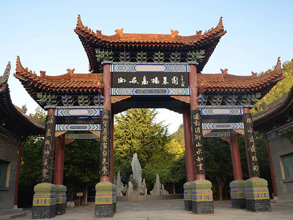 西安市高橋墓園是否提供長(zhǎng)期維護(hù)和管理服務(wù)?