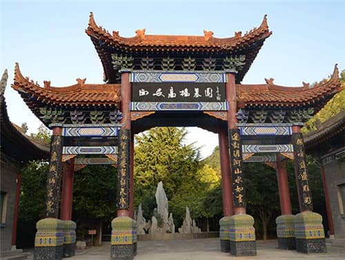 西安市高橋骨灰墓園是否提供悼念活動場地？