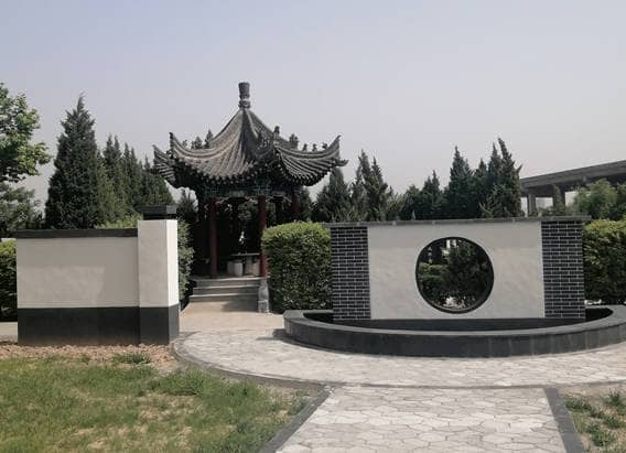 西安臥龍山墓園為便利謁陵者提供了哪些設(shè)施和服務(wù)?