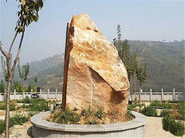 西安公益公墓與西安經(jīng)營公墓在含義和經(jīng)營主體上有何不同?